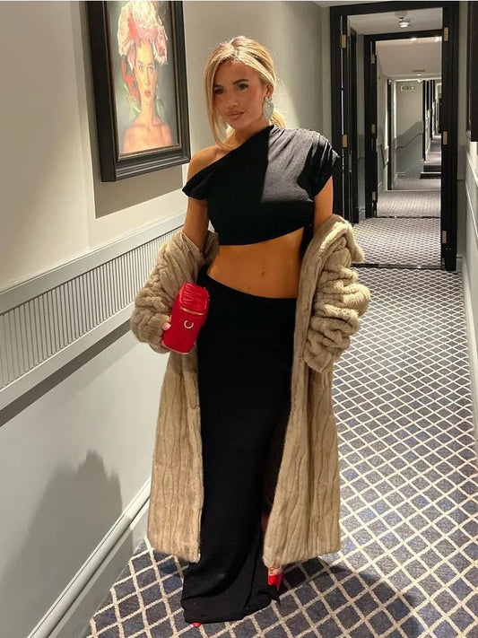 Robe Longue Noire Sculptante – Élégance Absolue